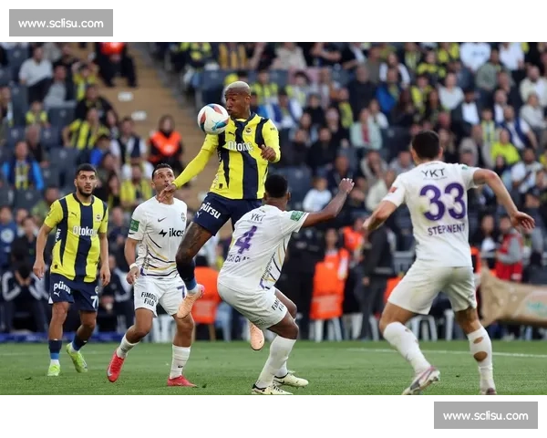 离队在即之际球队未来走向与球员抉择引发关注舆论热议管理层承压